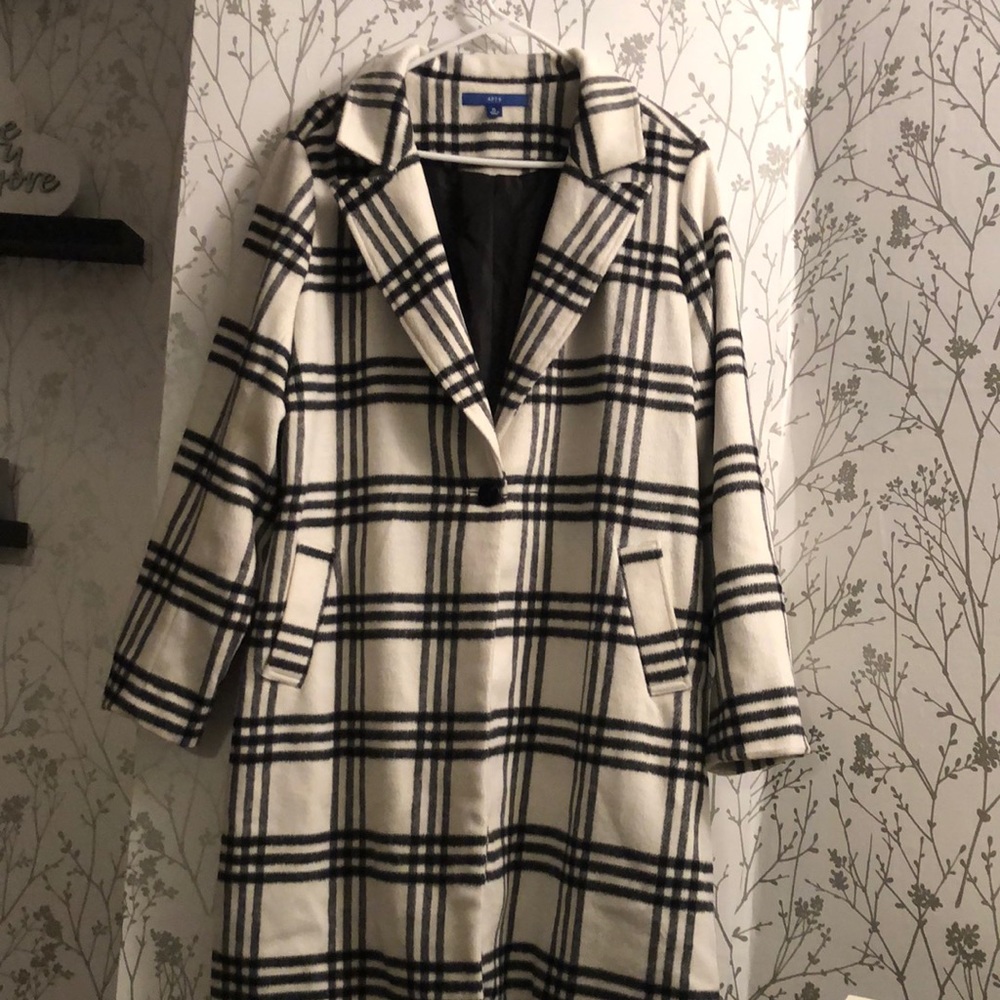Apartment 9, xl coat, black and white, worn once, one button, 100% polyester
